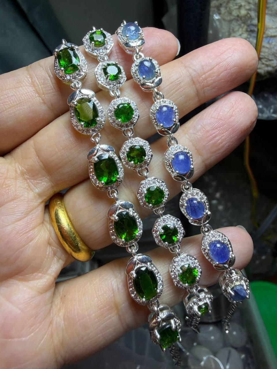 Jade jewellery craftsmanship